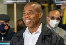 Эрик Адамс внедряет революционные мусорные баки для победы над крысами в Нью-Йорке! erik adams vnedryaet revolyuczionnye musornye baki dlya pobedy nad krysami v nyujorke-ekbonline-ru-0