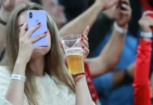 Михаил Дегтярев, Александр Тихонов и Дмитрий Свищев за возвращение пива на стадионы РФ! mihail degtyarev aleksandr tihonov i dmitrij svishhev za vozvrashhenie piva na stadiony rf-ekbonline-ru-0