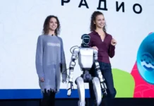 Робот Ник и Дмитрий Медников представили прорыв в журналистике с Нейропродакшн robot nik i dmitrij mednikov predstavili proryv v zhurnalistike s nejroprodakshn-ekbonline-ru-0