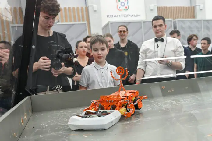 Бои роботов в Верхней Пышме собрали феерию технологий от Кванториума-0