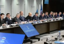 Денис Паслер, Иван Квитка и Артем Жога обсуждают интриги координационного совета «Единой России» denis pasler ivan kvitka i artem zhoga obsuzhdayut intrigi koordinaczionnogo soveta edinoj rossii-ekbonline-ru-0