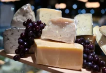 Фестиваль «Путешествие в Рождество» приглашает оценить пекорино и аппенцеллер на ярмарке! festival puteshestvie v rozhdestvo priglashaet oczenit pekorino i appenczeller na yarmarke-ekbonline-ru-0