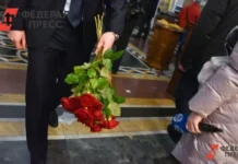 Карен Шахназаров выражает искреннюю благодарность Вере Алентовой за дружбу karen shahnazarov vyrazhaet iskrennyuyu blagodarnost vere alentovoj za druzhbu-ekbonline-ru-0