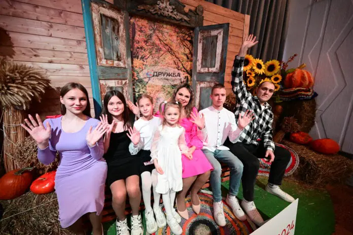 Нацпроект «Семья» обеспечивает защиту 79 000 многодетных семей в Свердловской области-0