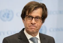 Николя де Ривьер говорит об упорстве в изучении русского языка и диалоге с Россией nikolya de river govorit ob uporstve v izuchenii russkogo yazyka i dialoge s rossiej-ekbonline-ru-0