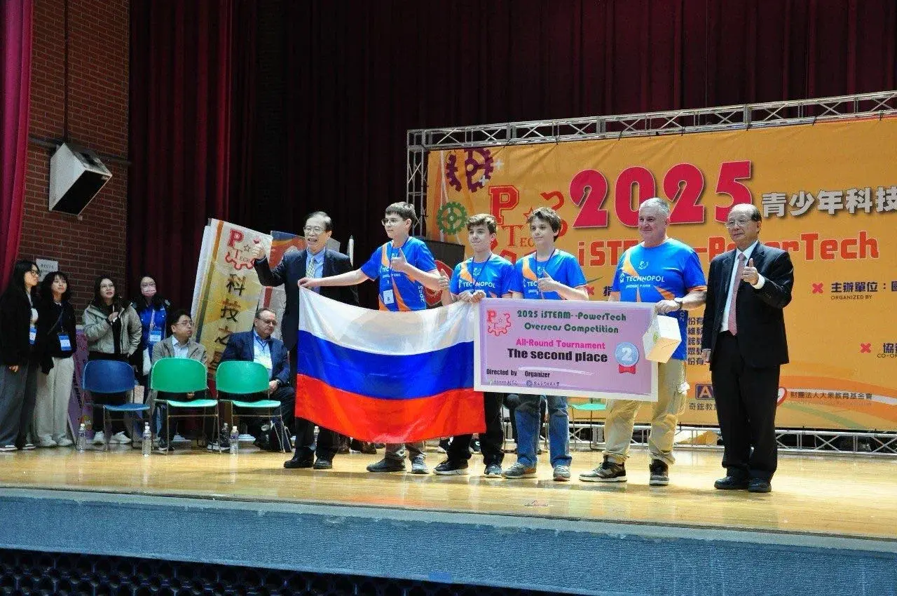 Московские школьники завоевали награды на международном конкурсе робототехников в Тайване