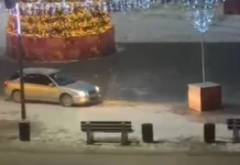 В Партизанске разыскивают водителя Subaru Impreza за дрифт у новогодней ёлки v partizanske razyskivayut voditelya za drift u novogodnej yolki-ekbonline-ru-0