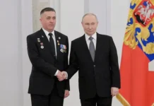 Владимир Путин отметил Андрея Шишова за испытание «Кинжала» на МиГ-31 vladimir putin otmetil andreya shishova za ispytanie kinzhala na mig31-ekbonline-ru-0