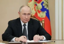 Владимир Путин утвердил закон о сохранении крестов на Гербе России vladimir putin utverdil zakon o sohranenii krestov na gerbe rossii-ekbonline-ru-0