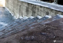 Владивосток продолжает работу по очистке дорог и тротуаров от снега vladivostok prodolzhaet rabotu po ochistke dorog i trotuarov ot snega-ekbonline-ru-0