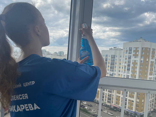 Волонтеры Алексея Вихарева дарят тепло и помощь пенсионерам Екатеринбурга