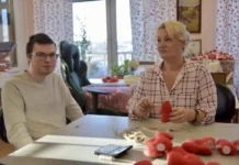 yuliya shumkova i nikita rabotayut nad budushhim v remeslennyh masterskih-ekbonline-ru-0