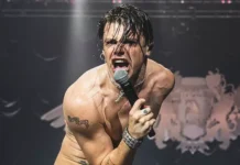 Yungblud (Доминик Ричард Харрисон) удивил поклонников откровенным снимком на яхте dominik richard harrison udivil poklonnikov otkrovennym snimkom na yahte-ekbonline-ru-0
