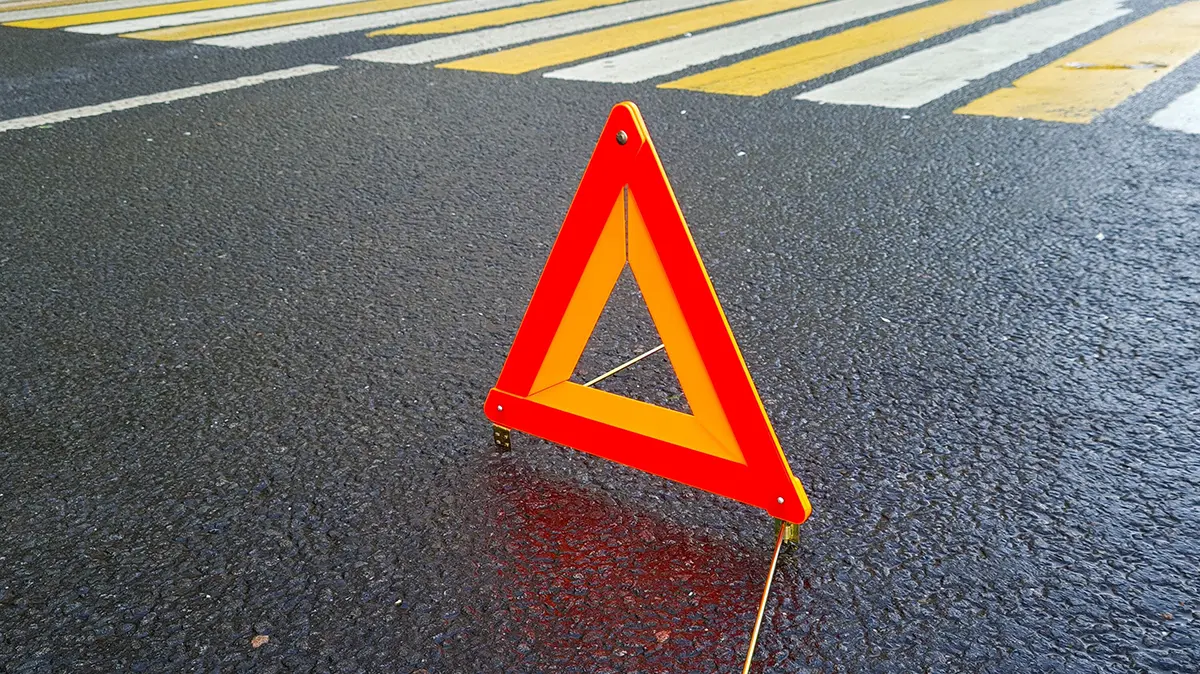 На Можайском шоссе движение затруднено на 1,3 километра из-за перевернувшегося авто