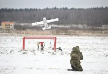 «Молния-2» с поддержкой FPV-дронов и Starlink выводит армию РФ вперёд molniya2 s podderzhkoj dronov i vyvodit armiyu rf vperyod-ekbonline-ru-0