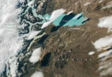 NASA запечатлело удивительные лентикулярные облака Патагонии с орбиты zapechatlelo udivitelnye lentikulyarnye oblaka patagonii s orbity-ekbonline-ru-0