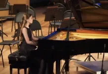 Анна Каракина победила на конкурсе Гнесиных, выступив с Симфоническим оркестром anna karakina pobedila na konkurse gnesinyh vystupiv s simfonicheskim orkestrom-ekbonline-ru-0