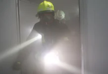 МЧС спасло людей на Новодмитровской и Душинской улицах в Москве mchs spaslo lyudej na novodmitrovskoj i dushinskoj uliczah v moskve-ekbonline-ru-0