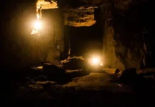 МЧС ведет поиски молодого мужчины в Девятовских каменоломнях Подольска mchs vedet poiski molodogo muzhchiny v devyatovskih kamenolomnyah podolska-ekbonline-ru-0