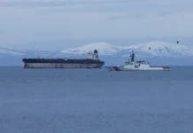 moryaki maksim karpenko i arsen torposhyan vernulis iz plena-ekbonline-ru-0