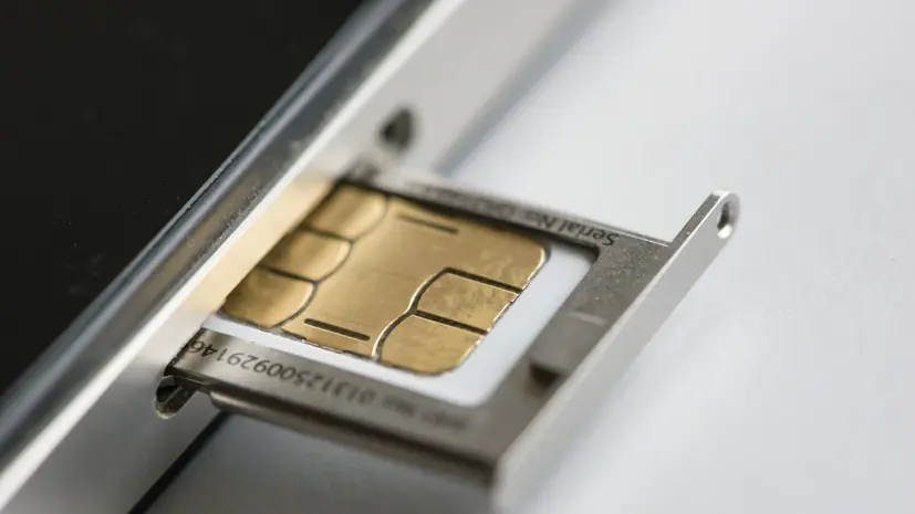 Россиян предупредили об опасности приобретения сим-карт «с рук» за границей