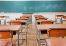 Следователи отреагировали на обрушение потолка в иркутской школе №64 sledovateli otreagirovali na obrushenie potolka v irkutskoj shkole 64-ekbonline-ru-0