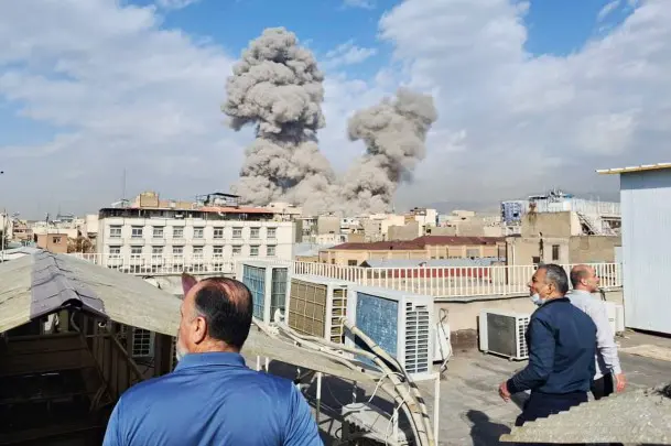 США и Израиль начали полномасштабную военную операцию против Ирана, атаковав правительственные и военные здания по всей территории страны, удары также наносились по ядерным объектам