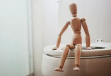 eksperty schitayut chto muzhchinam luchshe mochitsya sidya dlya zdorovya-ekbonline-ru-0