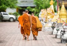 Монахи Чук Лам Сим Юэн подрались – полиция Гонконга действует бережно monahi chuk lam sim yuen podralis policziya gonkonga dejstvuet berezhno-ekbonline-ru-0