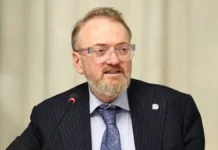 Спор Бони и Милонова в Госдуме о праздниках и семейных ценностях spor boni i milonova v gosdume o prazdnikah i semejnyh czennostyah-ekbonline-ru-0