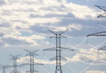 Овсянников и МЧС России восстанавливают Северо-Курильск после циклона ovsyannikov i mchs rossii vosstanavlivayut severokurilsk posle cziklona-ekbonline-ru-0