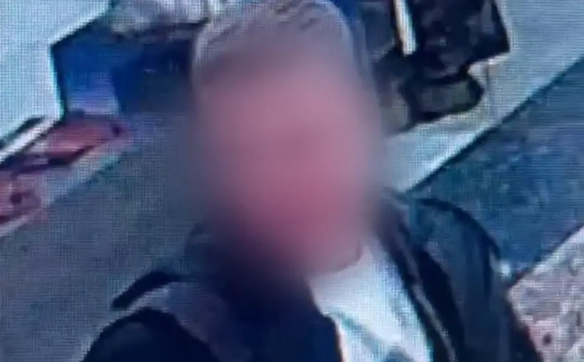 Молодой человек украл рюкзак у сотрудницы кафе в центре Москвы