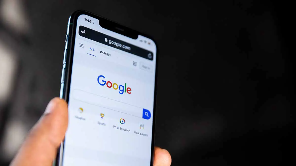 Парад Победы стал самым популярным запросом в Google на Украине