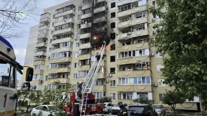 Украинский беспилотник атаковал многоквартирный дом в Белгороде