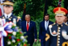 Дональд Трамп обсуждает будущих лидеров-Джей Ди Вэнс и Марко Рубио donald tramp obsuzhdaet budushhih liderovdzhej di vens i marko rubio-ekbonline-ru-0