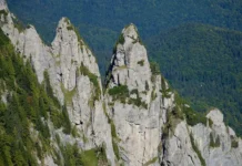 suprugi iz rumynii perezhili padenie so skaly branamare na karajmane-ekbonline-ru-0