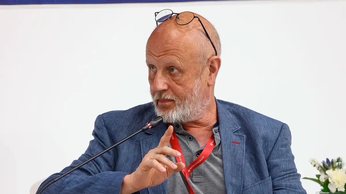 Блогер Гоблин рассказал, что к его палаточному лагерю на Сахалине пришел медведь