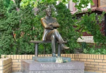 muzej bulgakova v kieve otkryvaet chteniya na andreevskom spuske-ekbonline-ru-0