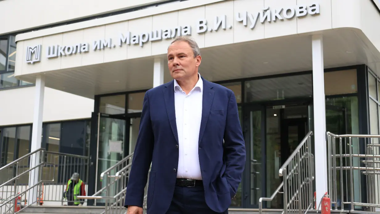 Вице-спикер Госдумы Петр Толстой проконтролировал ход ремонта школ в районах Выхино-Жулебино и Кузьминки