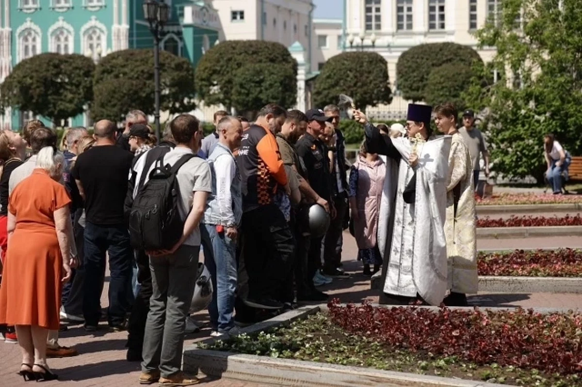 Фестиваль Движение и молебен у Часовни святой Екатерины объединили байкеров с горожанами Екатеринбурга-0