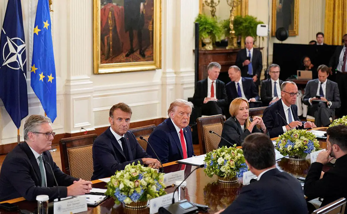 Дональд Трамп встречается с Владимиром Зеленским, Фридрихом Мерцем, Эммануэлем Макроном, Киром Стармером и Джорджией Мелони в Белом доме, США, 18 августа 2025 года (Alexander Drago / Reuters)