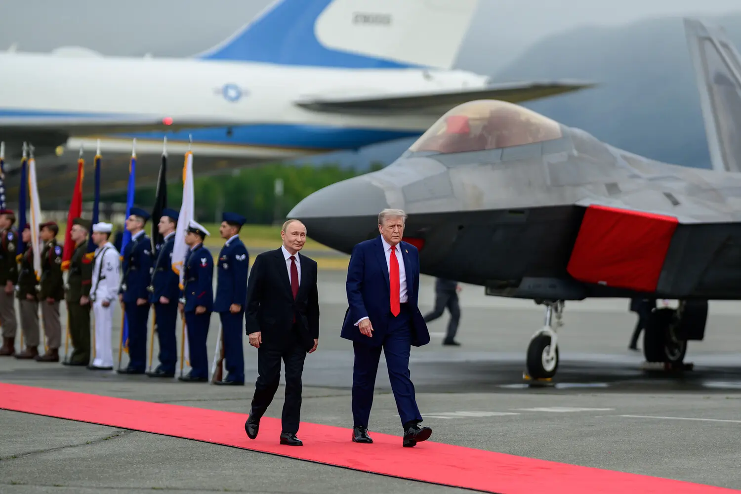 На Аляске проходит исторический саммит с Дональдом Трампом и Владимиром Путиным-0
