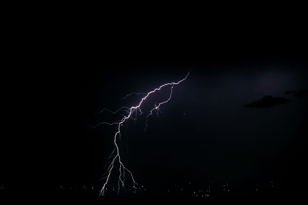 Night stormy sky over city Beautiful lightning strike Thundercloud - infovzor Ночное грозовое небо над городом