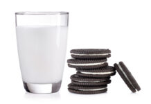 Печенье Oreo и молоко