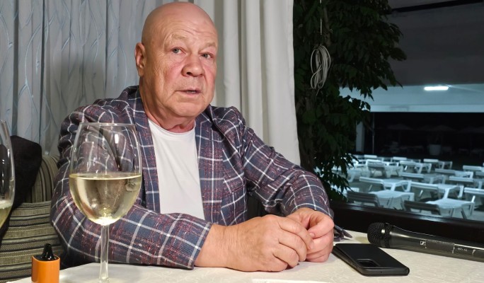"Это не совсем правильно и нормально": 63-летний Селин о жизни с молодой женой