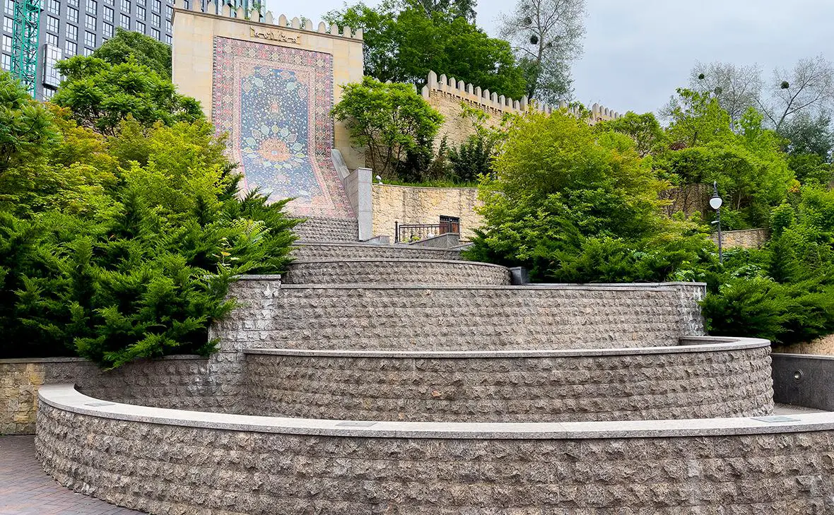 Посольство Азербайджана Киев (Antonina Tadeush / Shutterstock)