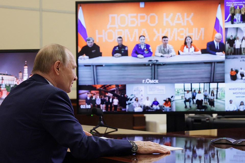 Владимир Путин по видеосвязи открыл молодежные центры