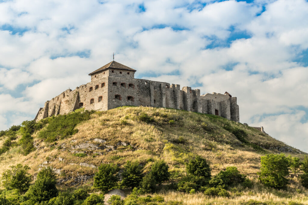 Замок Шумег в Венгрии
