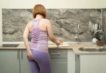 polzovatelnicza neobychnym sposobom otomstila shumnoj sosedke-infovzor-ru-0