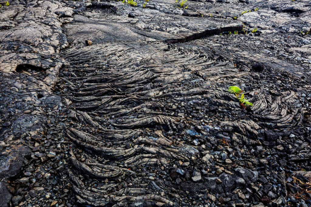 Поток лавы на Большом острове